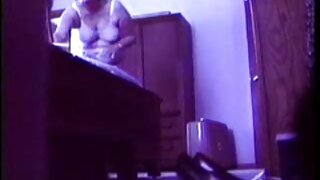 دو دختر خواهر در پشتی پروفسور آلمانی را کلیپ سکسی چند نفره به نمایش می گذارند